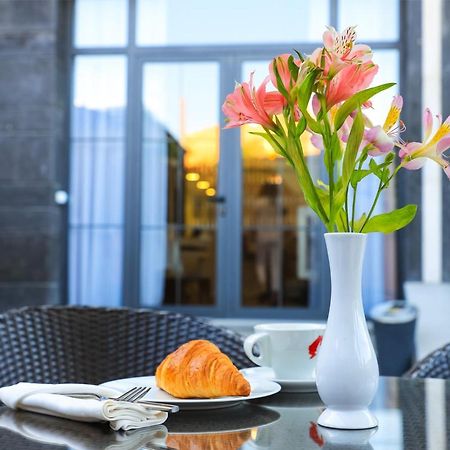 Dave Hotel Jerevan Eksteriør billede